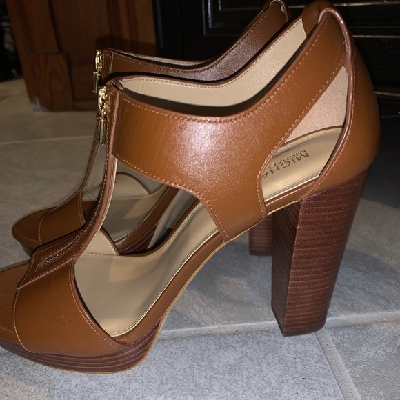 Michael Kors Platforms - Picture 1 of 5